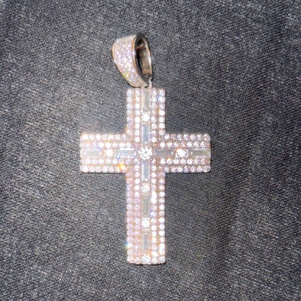 Gorgeous 925 Sterling Silver CZ Cross Pendant Extremely Shiny Lovely Piece